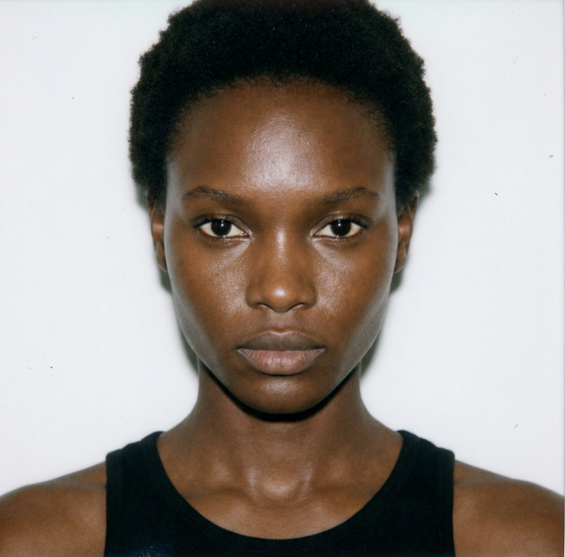Modelo digital Ayo — MUVA Beauty
